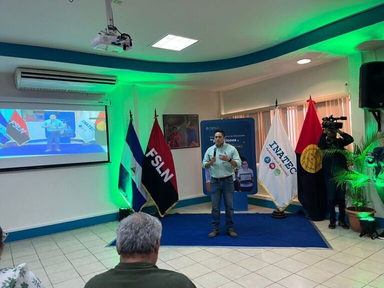 Brindan conferencia sobre manejo integral de residuos