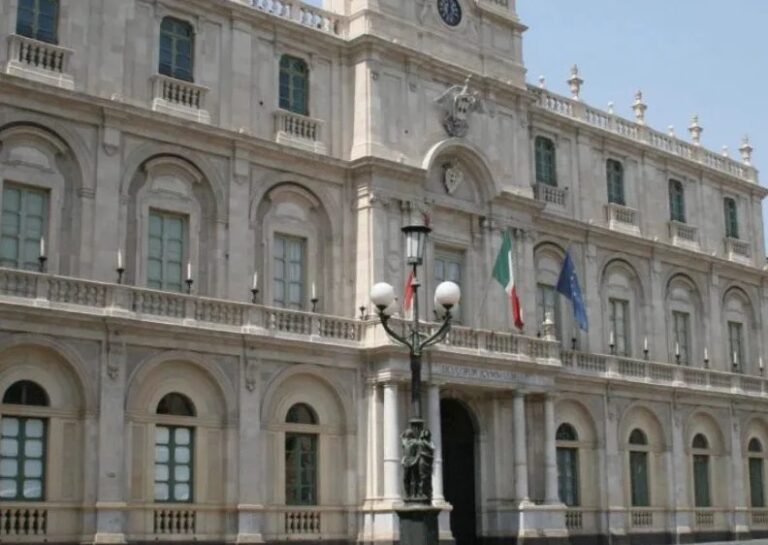 Absuelven a profesor acusado de violencia sexual en contra de 7 alumnas