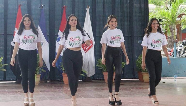 Concurso Reina de la Madre Tierra resalta la belleza de 16 chicas