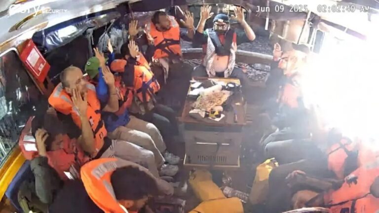 Deportan a activistas que llevaban ayuda humanitaria a Gaza