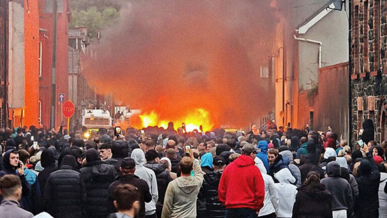 Disturbios en Reino Unido por violación a una adolescente