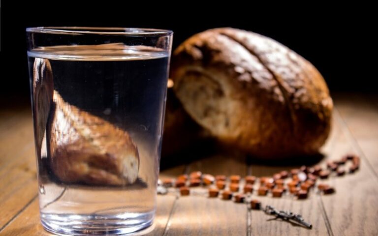 Editorial de Detalles del Momento: Ayunar para afuera no para adentro