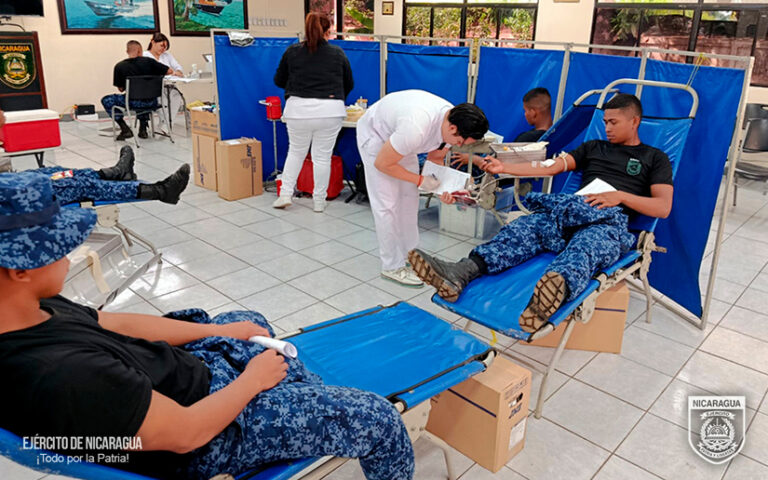 Efectivos militares de la Fuerza Naval participan en jornada de donación voluntaria de sangre