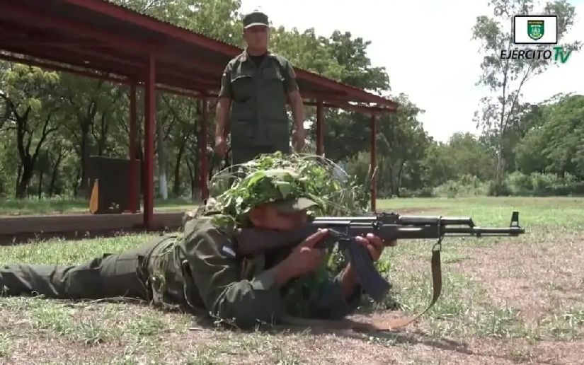 Ejercicio de tiro con armas de infantería