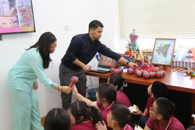 Niños de Beijing descubren la riqueza cultural de Nicaragua en su embajada