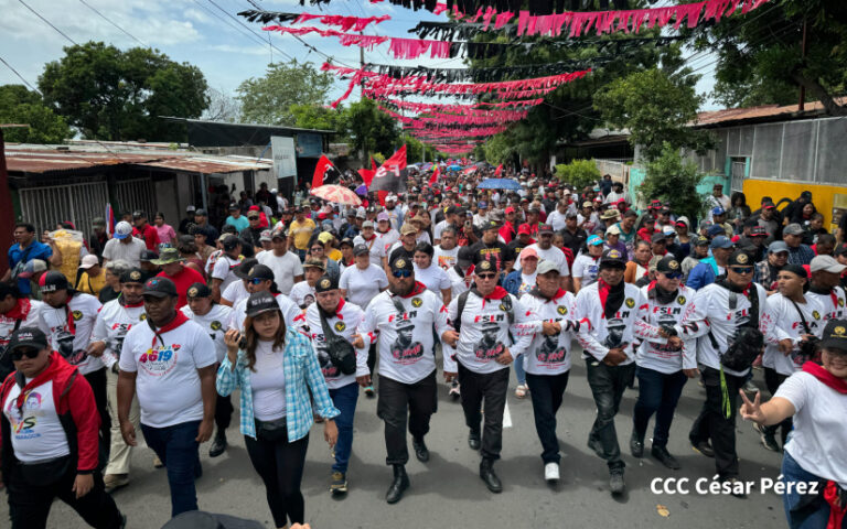 En homenaje al Comandante Carlos Fonseca, miles de nicaragüenses caminaron hacia la Hacienda El Vapor