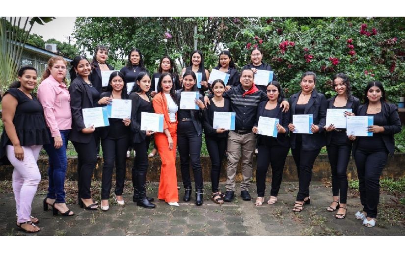 Escuelas Municipales de Oficios entregan certificados