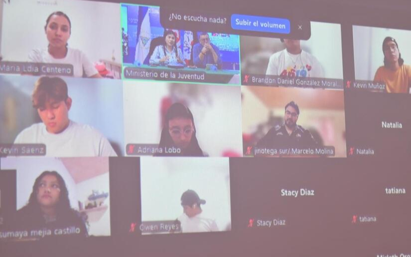 Ministerio de la Juventud, y Estudiantes becados en China