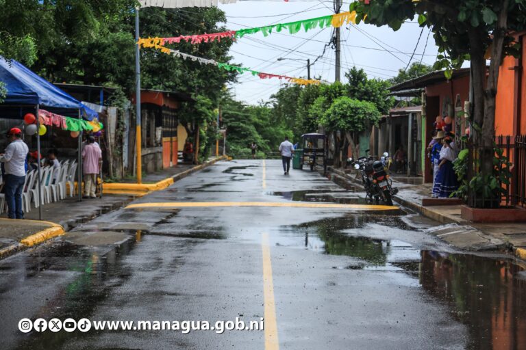 Familias del barrio Benedicto Valverde circulan con seguridad