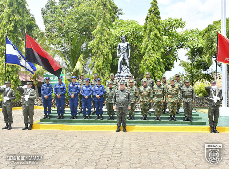 Graduación de cursos en la Escuela Nacional de Sargentos Andrés Castro
