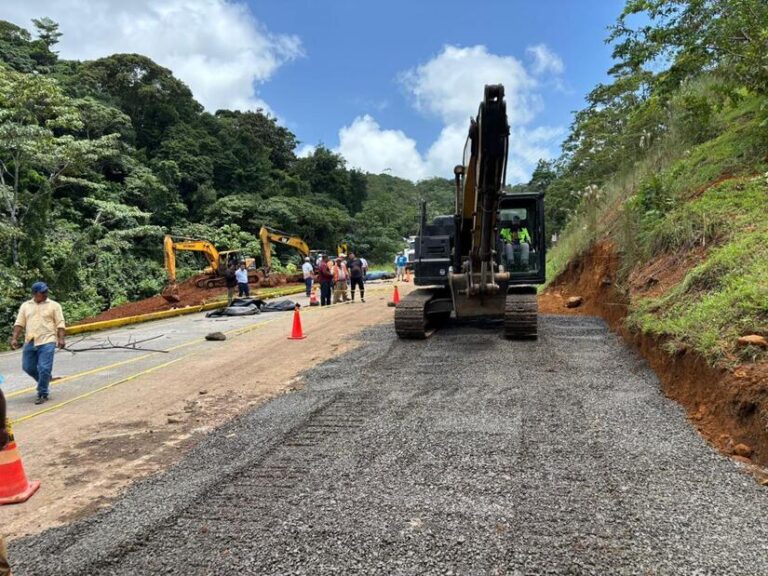 MTI efectúa trabajos para rehabilitar tramo afectado en carretera Naciones Unidas-Bluefields
