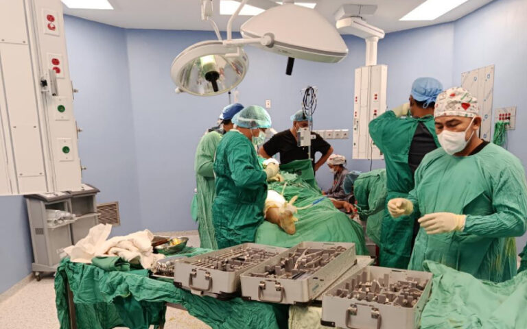 Mega Feria de Especialidades Quirúrgicas en Nueva Guinea en homenaje al Comandante Carlos