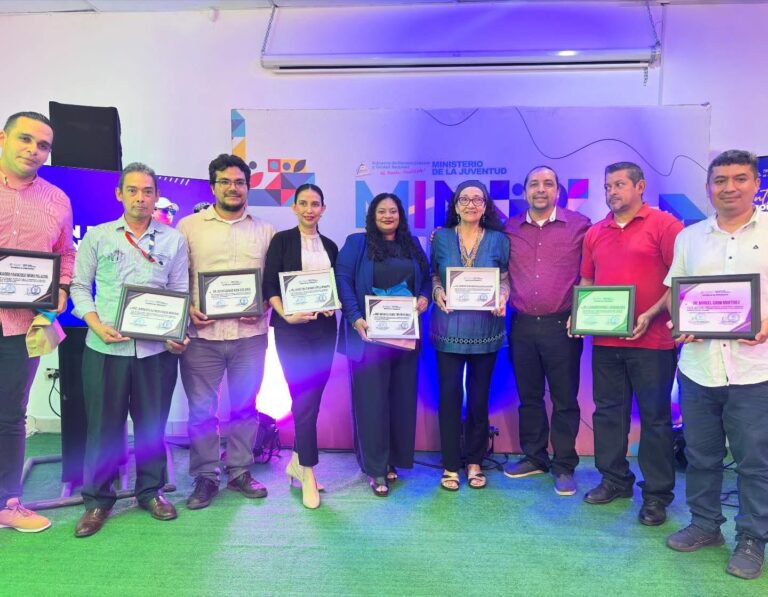 Minjuve reconoce a docentes universitarios