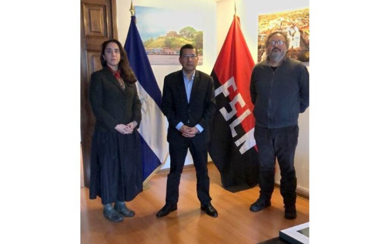 Embajada de Nicaragua recibe visita de dirigentes políticos de Chile