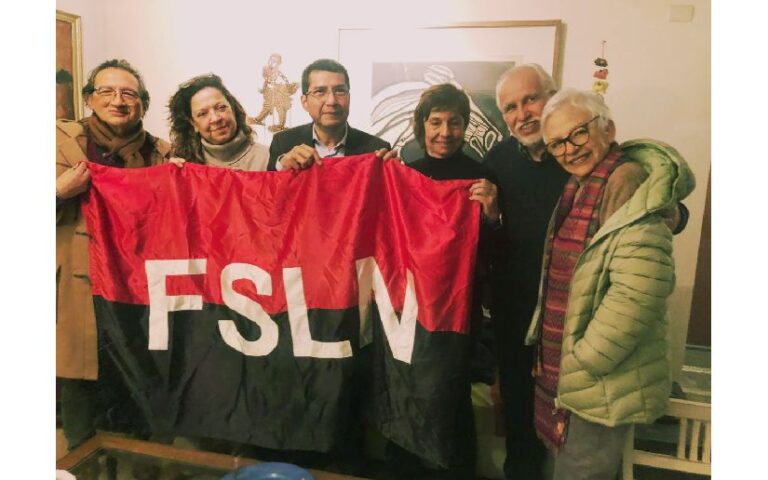 Misión diplomática nicaragüense en encuentro fraternal con profesionales de la salud solidarios en Chile