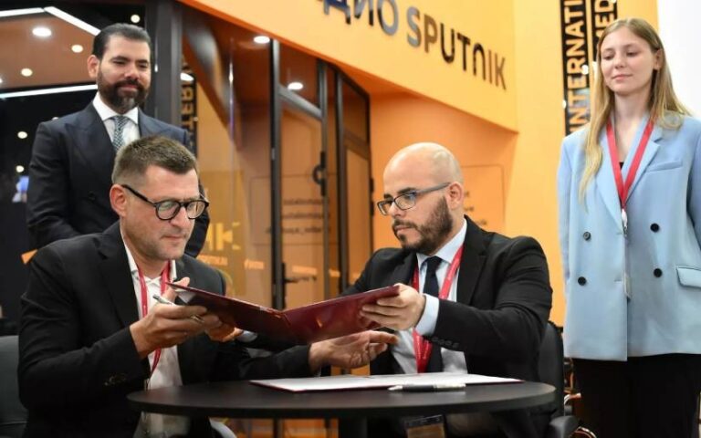 Nicaragua y Sputnik firman acuerdo para transmitir programas de radio