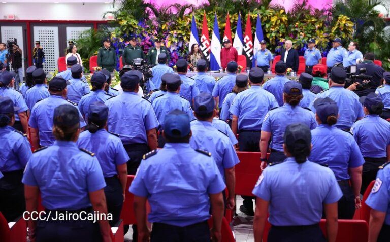 Cmdte. Daniel Ortega toma promesa de Ley a ascendidos a grados policiales