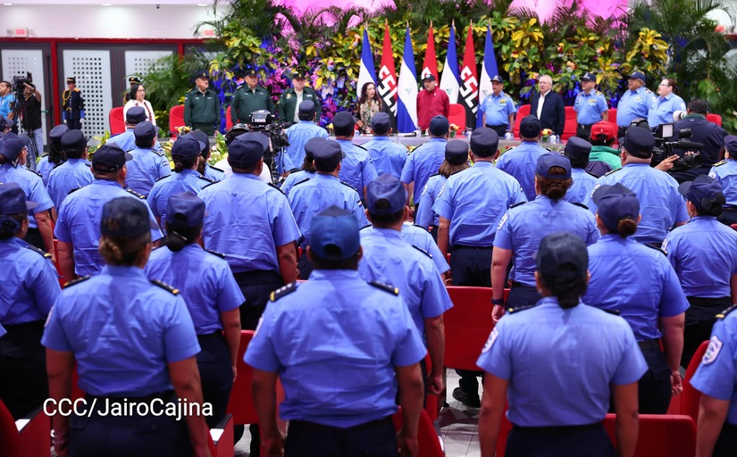 Cmdte. Daniel Ortega toma promesa de Ley a ascendidos a grados policiales