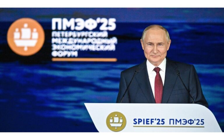 Putin interviene en la sesión plenaria del Foro Económico de San Petersburgo