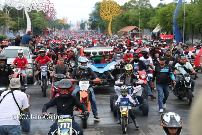 Realizan Motorizada Siempre 19