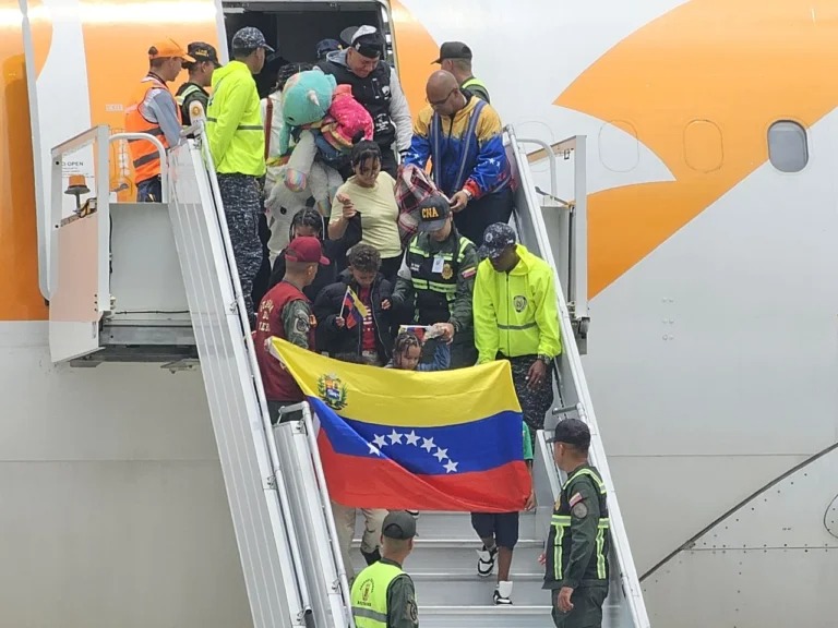 Retornan a Venezuela otros 150 migrantes
