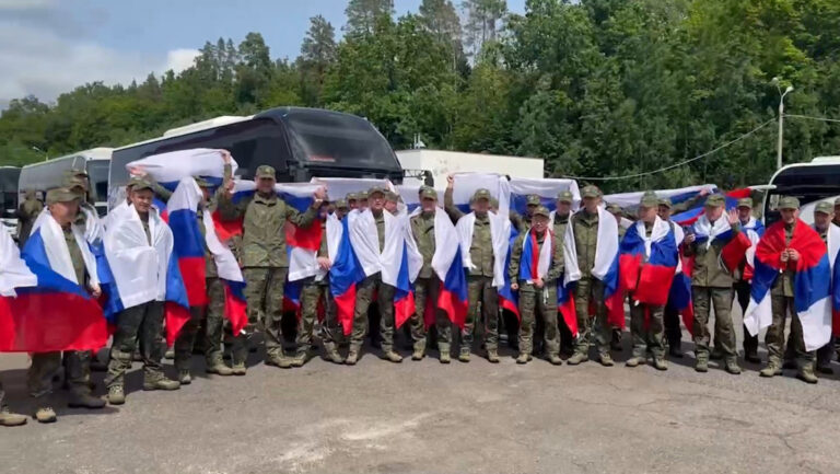 Rusia y Ucrania intercambian prisioneros de guerra