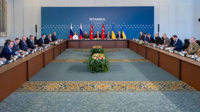 En la ciudad de Estambul, las delegaciones de Rusia y Ucrania se reúnen este 2 de junio para celebrar la segunda ronda de sus negociaciones.