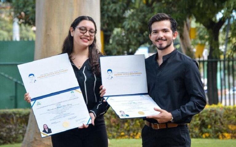 Nuevos profesionales de Nicaragua reciben títulos universitarios