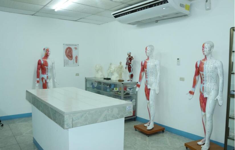 Universidad Multidisciplinaria Ricardo Morales Avilés inaugura Laboratorio de Medicina Naturo Ortopática