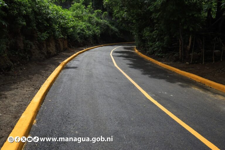 Inauguran calles pavimentadas en la comarca La Hoyada