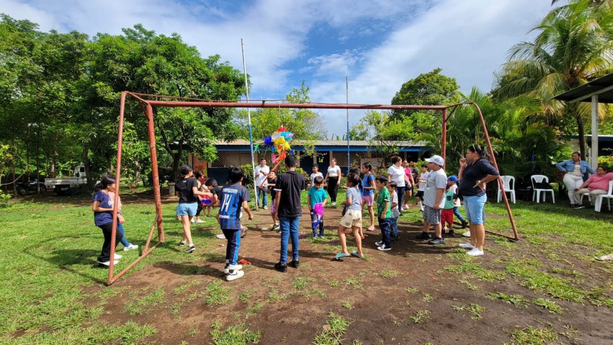 El Ministerio del Ambiente y de los Recursos Naturales MARENA, a través del Parque Zoológico Nacional, realizaron una tarde ambiental.