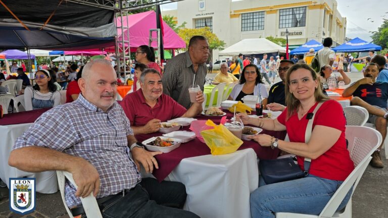 Familias de León disfrutan del Festival Nacional del Baho
