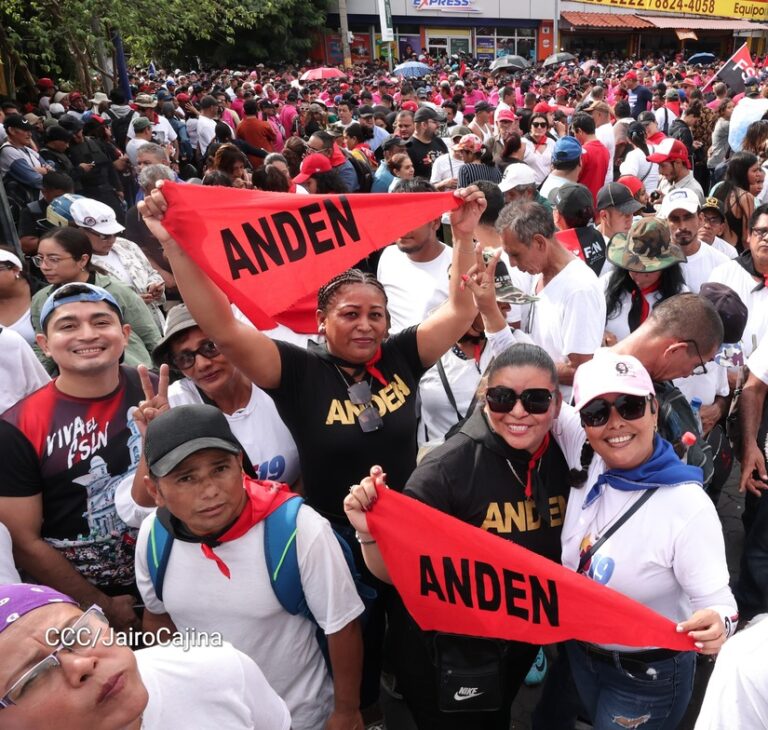 Realizan caminata para conmemorar la gesta de La Colina 110
