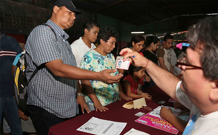 carné de militante sandinista