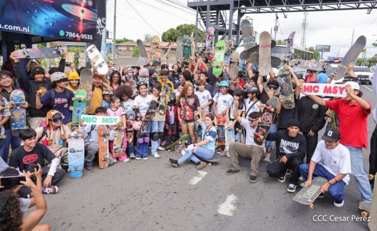 Celebran el Día Internacional del Skateboarding con una rodada