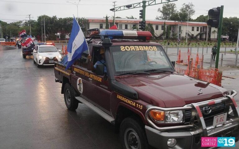 Rinden homenaje al padre de la revolución con una diana