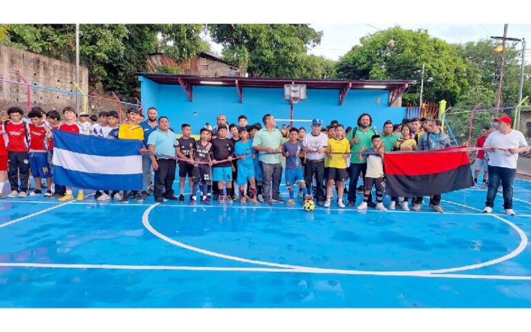 Alcaldía mejora canchas deportivas del barrio La Planta en Boaco