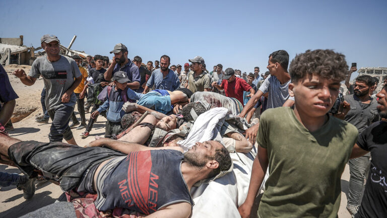 Ataque israelí deja al menos 94 muertos
