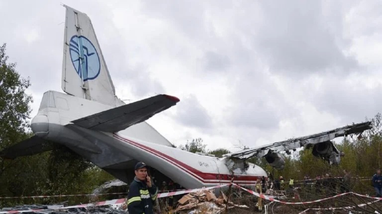 Avión con 49 pasajeros se estrella en una provincia de Rusia