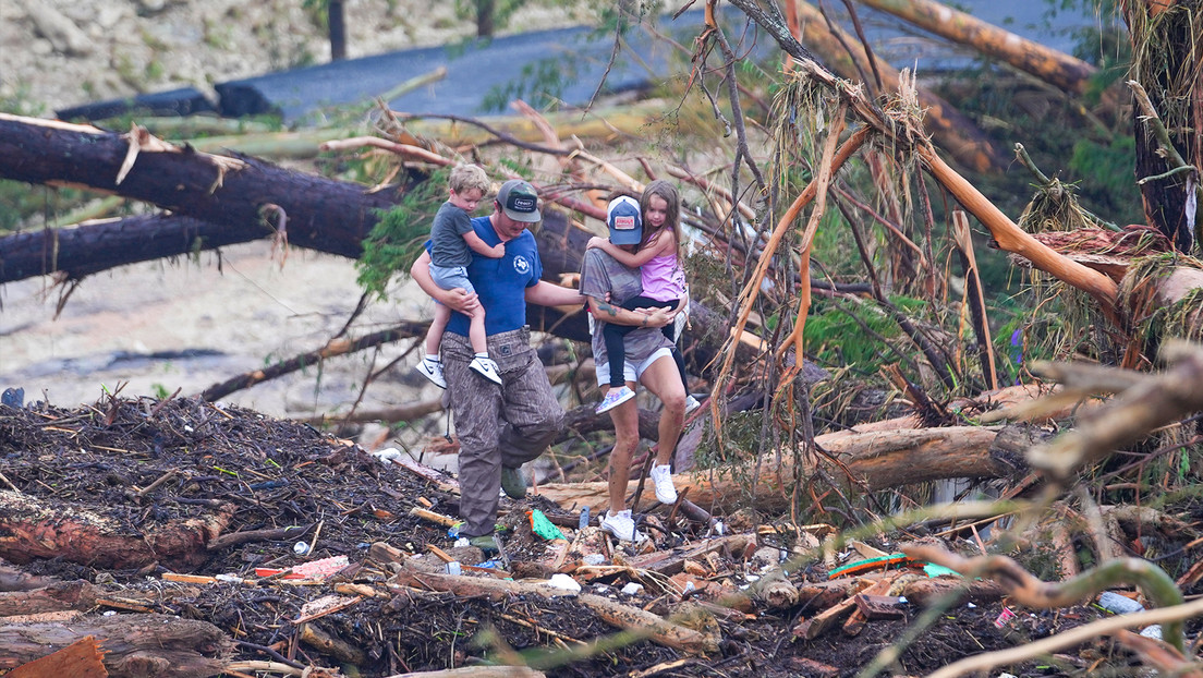Caos y desgracias dejan las inundaciones repentinas en el estado de Texas