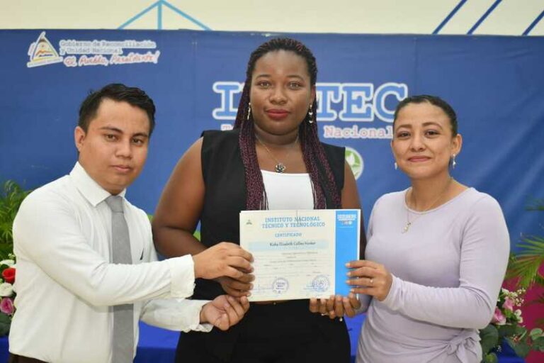 Certifican a 486 estudiantes de distintos cursos técnicos