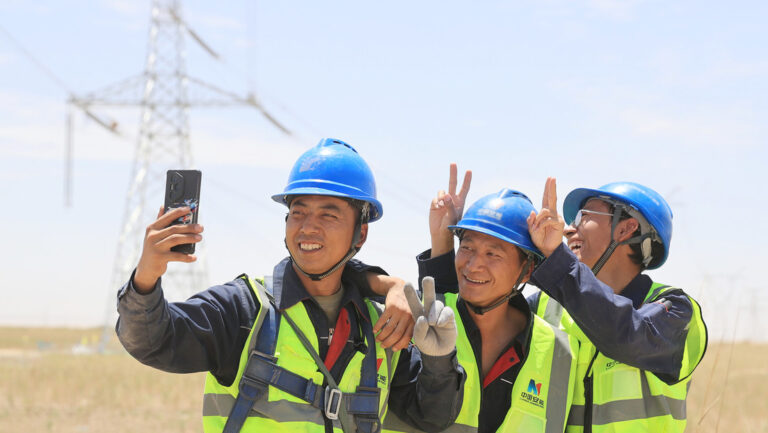 China ejecuta mega proyecto de infraestructura eléctrica