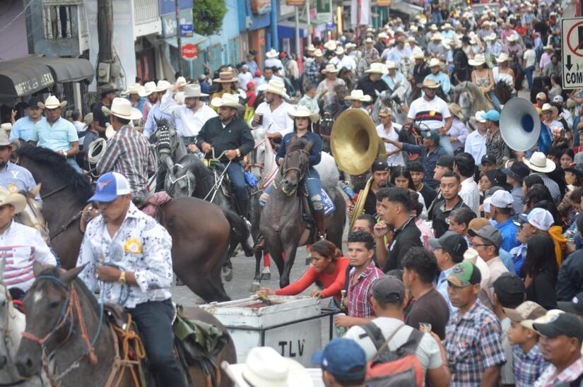 Cientos de caballistas asisten al tradicional hípico en honor a las Fiestas Patronales de Boaco