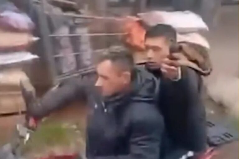 Conductor de bus intercepta a delincuentes para frustrar robo