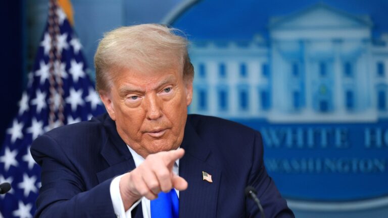 Casi una hora duró la conversación entre Trump y Putin