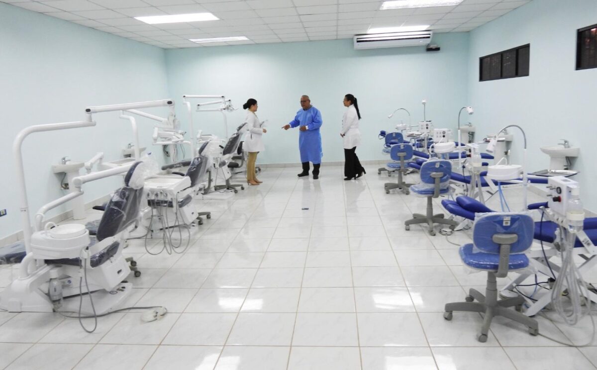 Escuela de Odontología en Juigalpa, Chontales, sede de la Universidad Nacional Autónoma de Nicaragua UNAN-Managua.
