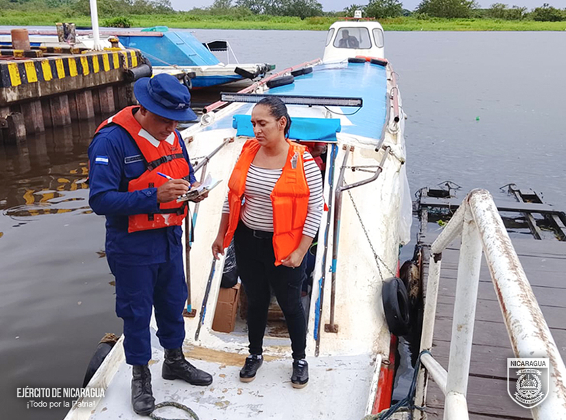 Fuerza Naval realiza protección e inspección a embarcaciones