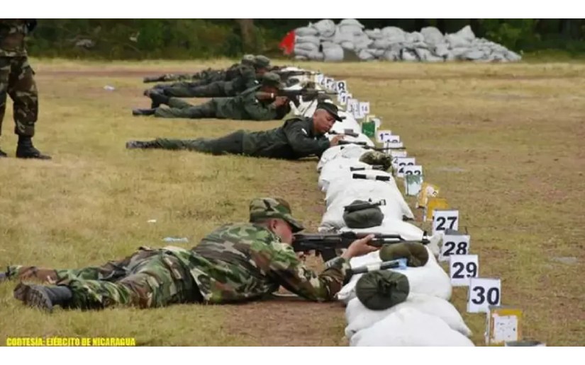 Fuerza Naval en ejercicios de tiro con armas de infantería