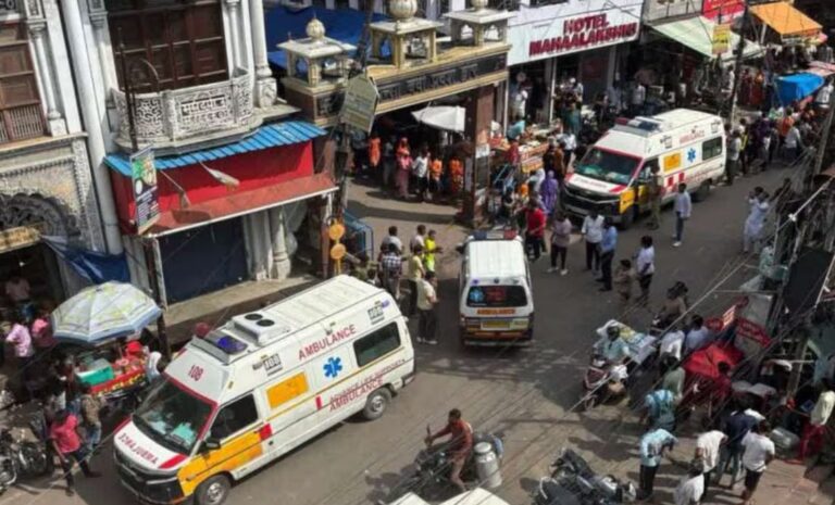 Estampida en un templo de India deja 2 muertos