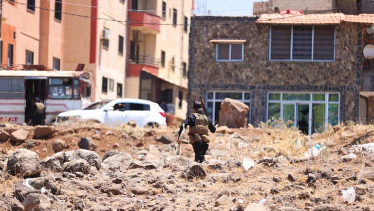 Israel ataca complejo de cuartel militar en Damasco